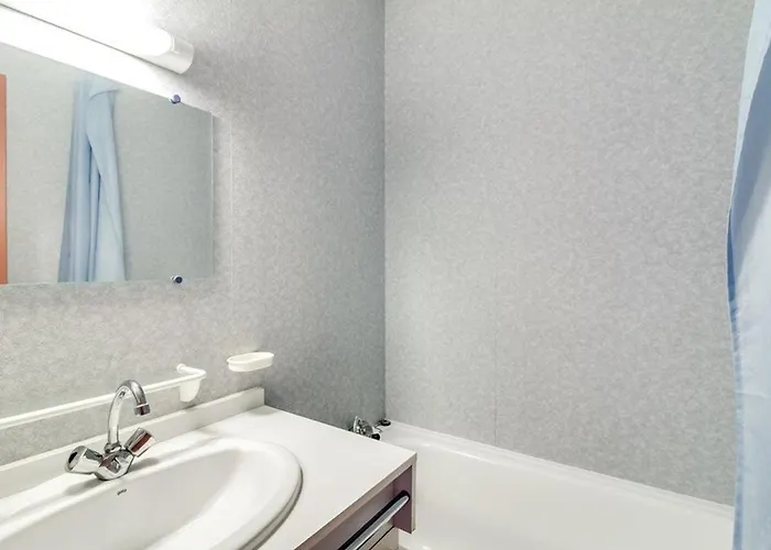 Cosy Pour 4 Personnes Avec Ascenseur, A 350m Des Pistes Au Centre De - Fr-1-401-25 *